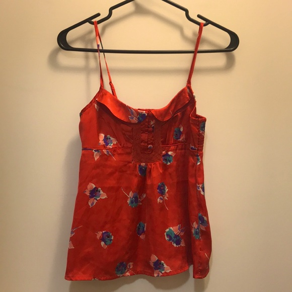 Red top with flowers - Picture 1 of 2